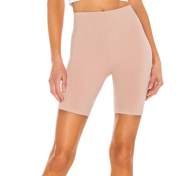 L'urv Euphoria Seamless Short in Blush NWT Size XS - Picture 1 of 2